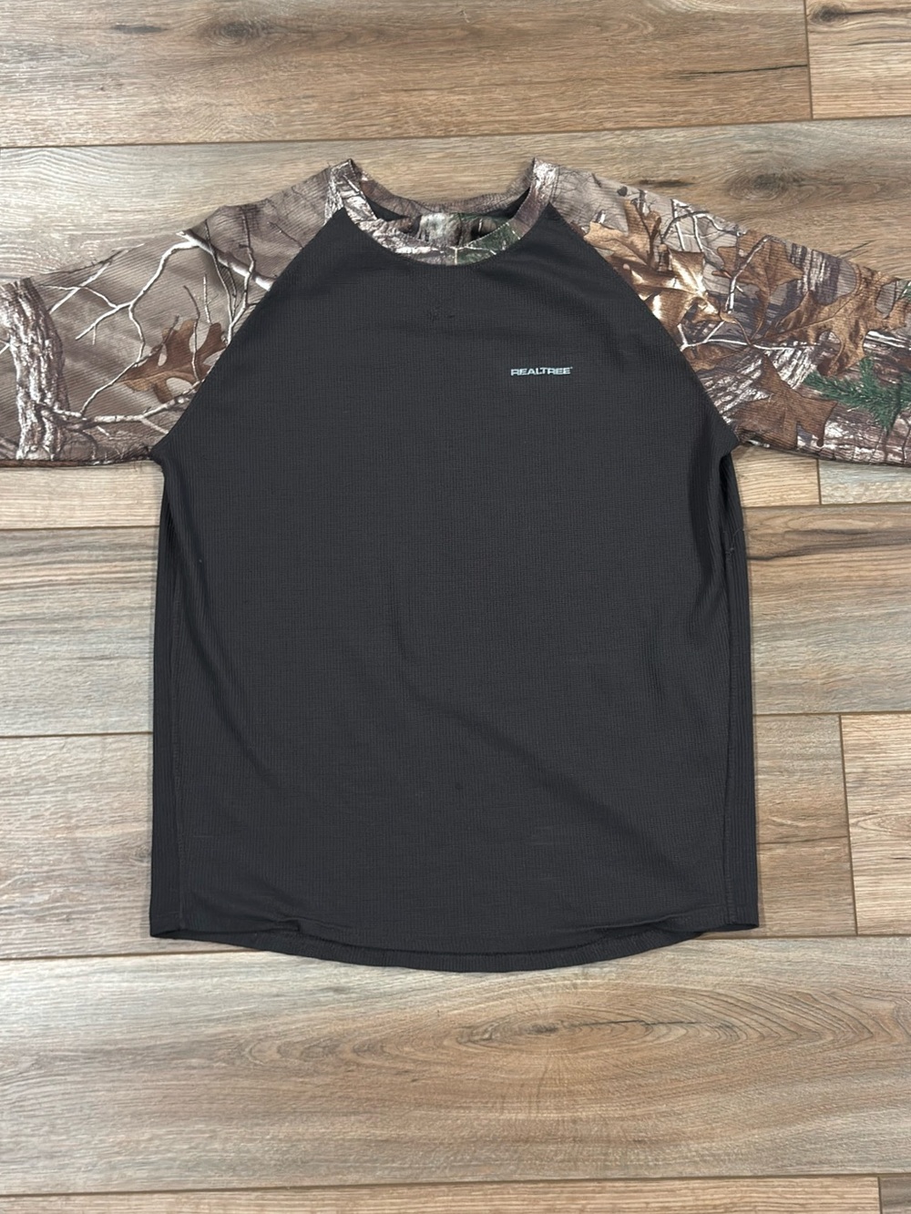 REALTREE Casual Outdoorsy Hunting Brown Camo Accent Long Sleeve | Size Medium